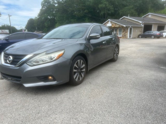 2016 Nissan Altima SV's photo