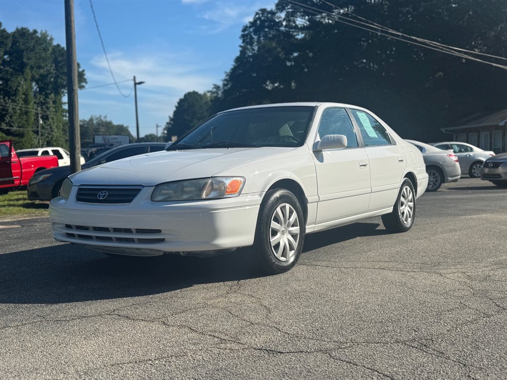 2001 Toyota Camry LE's photo